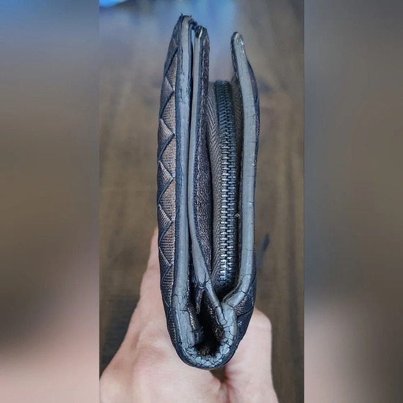 Bottega Veneta Intrecciato Leather Wallet - Picture 14 of 16